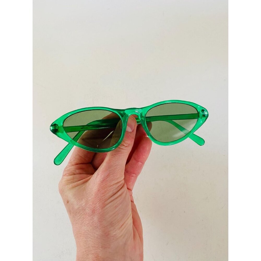 Vintage Cat Eye Sunglasses, Protex Deadstock 1950s/1960s Sunglasses, Green Frame - Picture 2 of 10